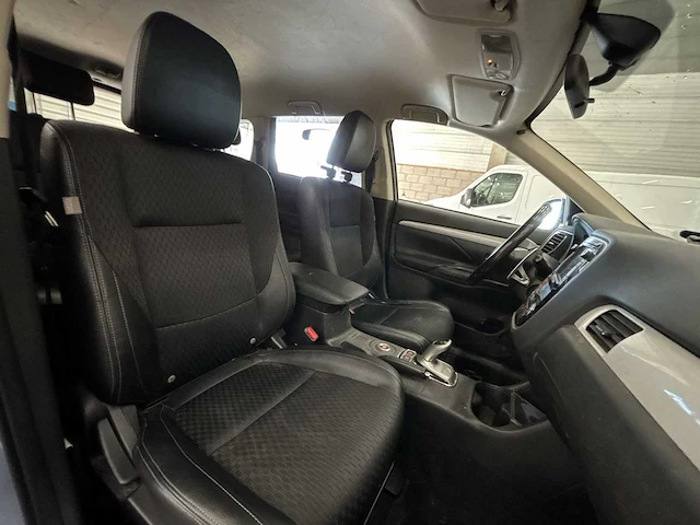 Mitsubishi outlander 2.0 phev business edition - 2014 | 8-xld-54 - afbeelding 18 van  25