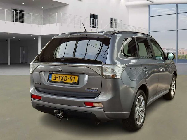 Mitsubishi outlander 2.0 phev executive edition 2014 | 3-txd-91 - afbeelding 18 van  24