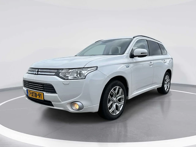 Mitsubishi outlander 2.0 phev executive edition 2014 | 7-xtb-91 - afbeelding 1 van  25