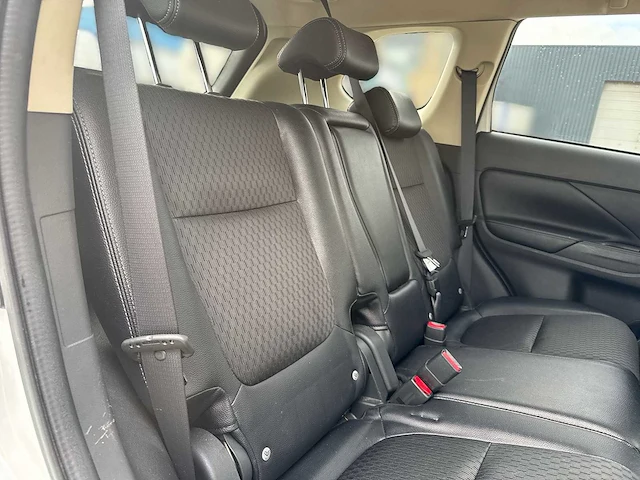 Mitsubishi outlander 2.0 phev executive edition 2014 | 7-xtb-91 - afbeelding 17 van  25