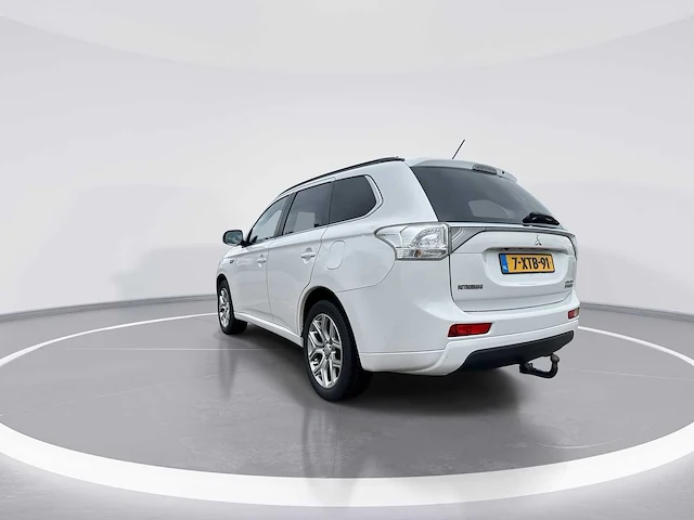 Mitsubishi outlander 2.0 phev executive edition 2014 | 7-xtb-91 - afbeelding 25 van  25