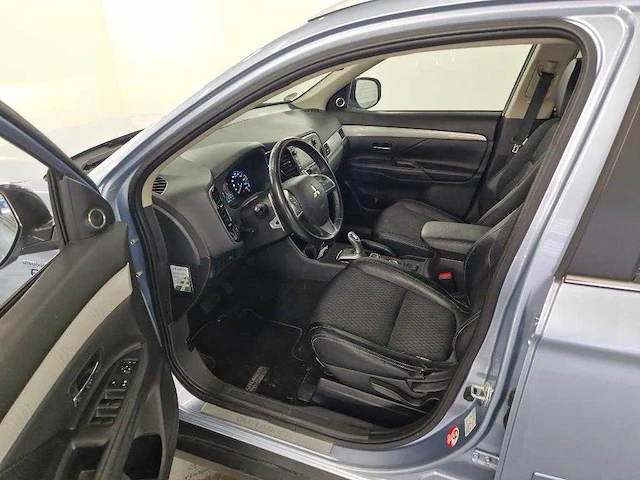 Mitsubishi outlander 2.0 phev executive edition 2015 | hl-557-f - afbeelding 15 van  26