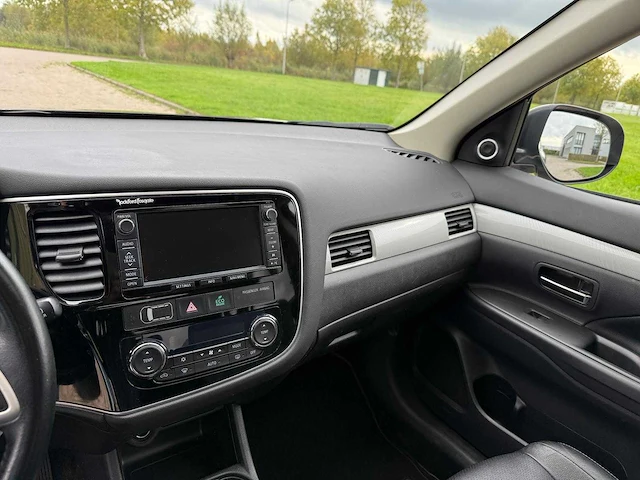 Mitsubishi outlander 2.0 phev instyle+ , 2-sxp-81 - afbeelding 3 van  25