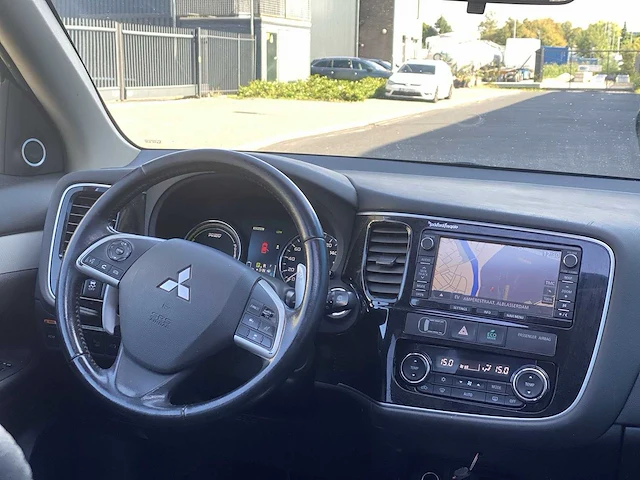 Mitsubishi outlander 2.0 phev instyle+ 2013 | 1-svb-73 - afbeelding 25 van  33