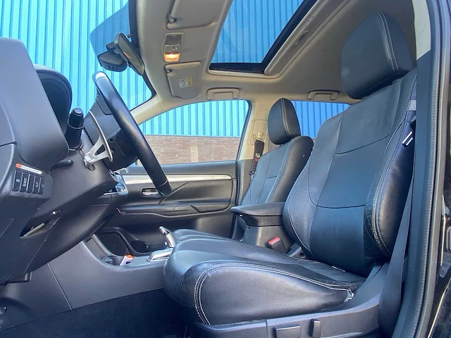Mitsubishi outlander 2.0 phev instyle+ 2013 | 1-svb-73 - afbeelding 28 van  33