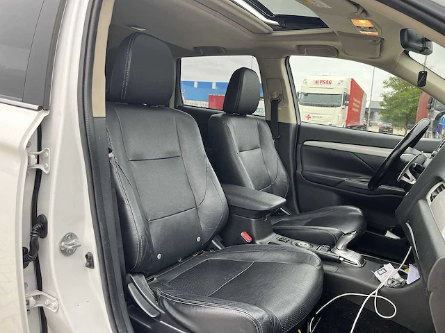 Mitsubishi outlander 2.0 phev instyle 2013 | 4-sxz-57 i - afbeelding 21 van  33