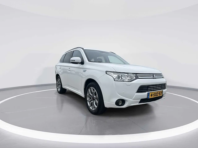 Mitsubishi outlander 2.0 phev instyle 2013 | 4-sxz-57 i - afbeelding 12 van  33