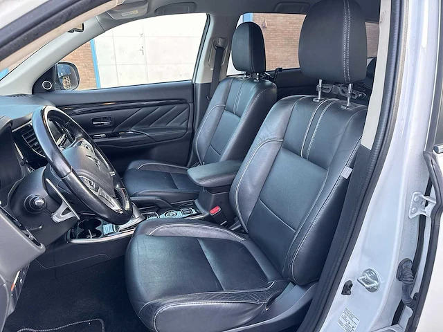 Mitsubishi outlander 2.0 phev instyle 2015 | hs-285-v - afbeelding 2 van  29