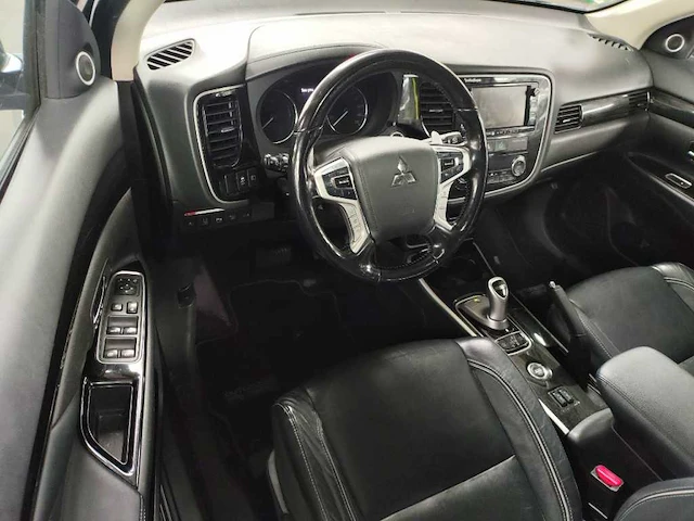 Mitsubishi outlander 2.0 phev instyle+ 2016 | kg-069-s - afbeelding 18 van  34