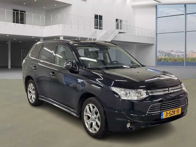 Mitsubishi outlander 2.0 phev instyle , 3-szk-11 - afbeelding 12 van  23