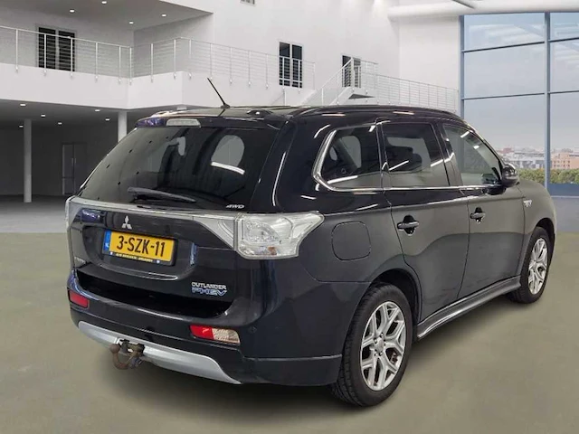 Mitsubishi outlander 2.0 phev instyle , 3-szk-11 - afbeelding 17 van  23