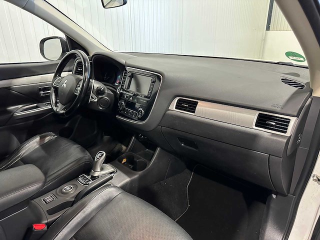 Mitsubishi outlander 2.0 phev instyle+ 8-stp-20 - afbeelding 3 van  24