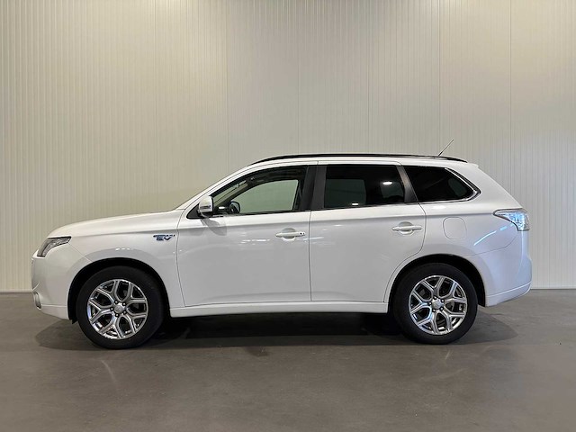 Mitsubishi outlander 2.0 phev instyle+ 8-stp-20 - afbeelding 12 van  24