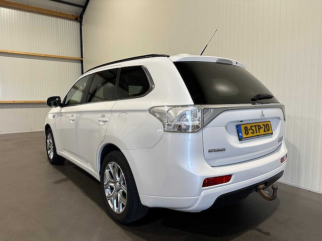 Mitsubishi outlander 2.0 phev instyle+ 8-stp-20 - afbeelding 18 van  24