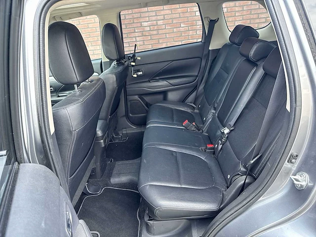 Mitsubishi outlander 2.0 phev instyle car 2013 | 4-sps-56 - afbeelding 21 van  35