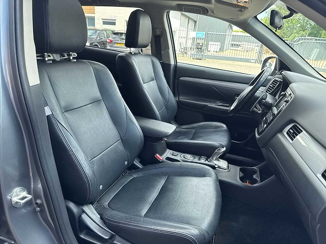 Mitsubishi outlander 2.0 phev instyle car 2013 | 4-sps-56 - afbeelding 24 van  35