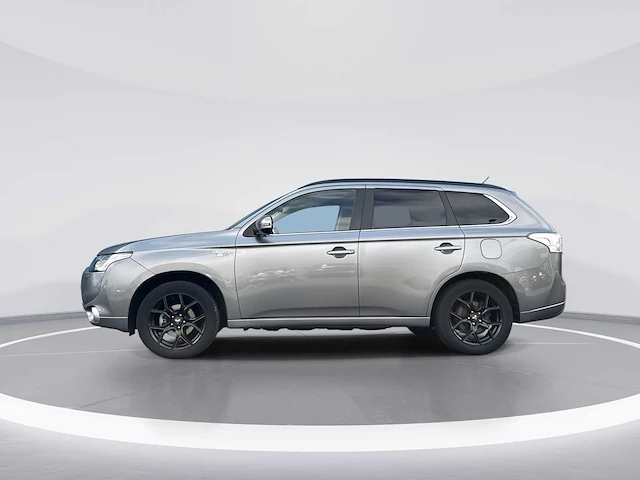 Mitsubishi outlander 2.0 phev instyle car 2013 | 4-sps-56 - afbeelding 31 van  35