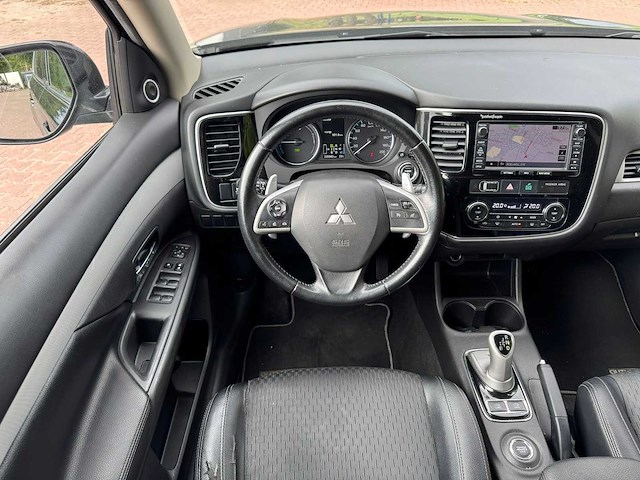 Mitsubishi outlander 2.0 phev intense + 3-tjh-83 - afbeelding 9 van  23