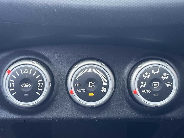 Mitsubishi outlander 2.2 di-d business edition car 2009 | 27-hvr-2 - afbeelding 13 van  30