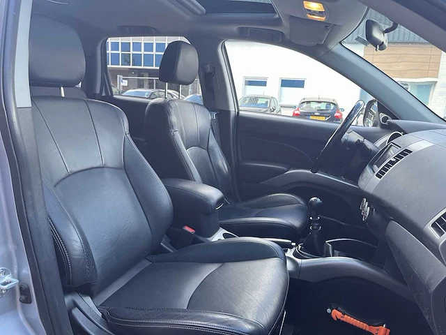 Mitsubishi outlander 2.2 di-d business edition car 2009 | 27-hvr-2 - afbeelding 20 van  30