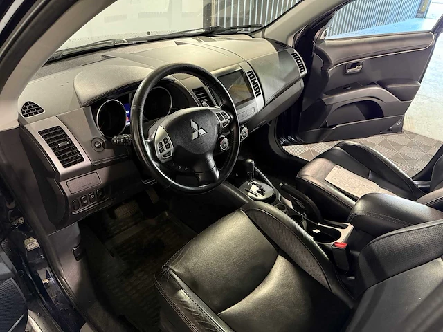 Mitsubishi outlander 2.4 instyle, 18-ndp-4 - afbeelding 16 van  17