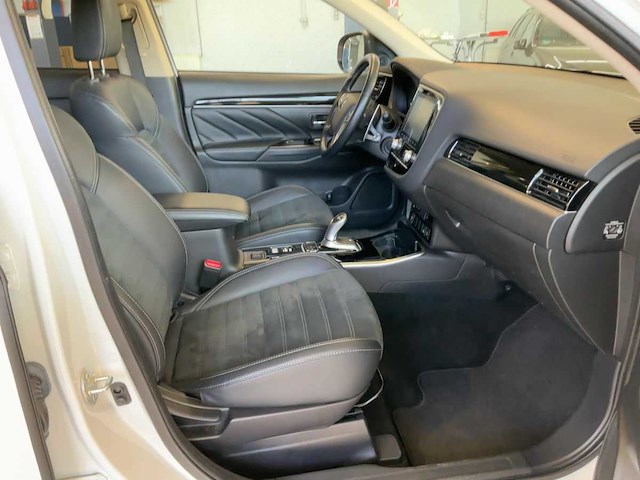 Mitsubishi outlander 2.4 phev spirit 4wd 2020 - afbeelding 8 van  30