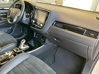 Mitsubishi outlander 2.4 phev spirit 4wd 2020 - afbeelding 17 van  30
