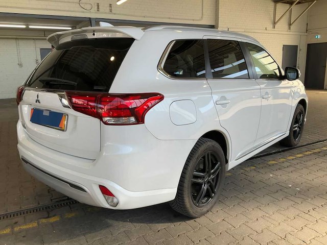 Mitsubishi outlander 2.4 phev spirit 4wd 2020 - afbeelding 26 van  30