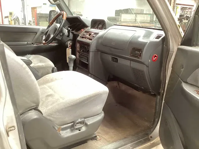 Mitsubishi pajero 4x4 personenauto - afbeelding 3 van  16