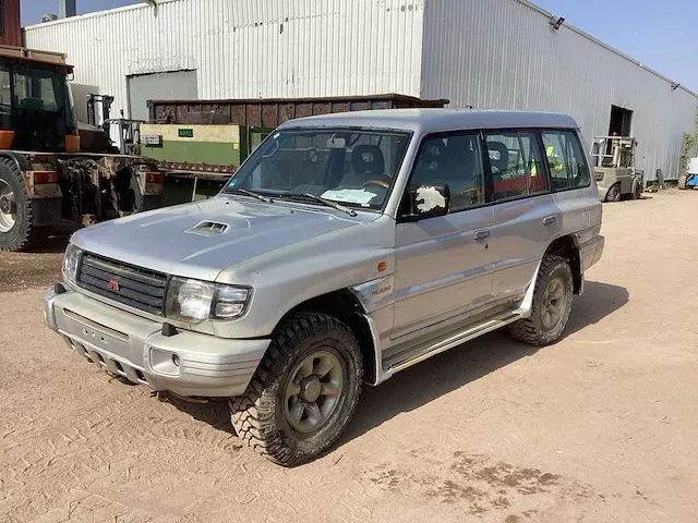 Mitsubishi pajero 4x4 personenauto - afbeelding 1 van  16