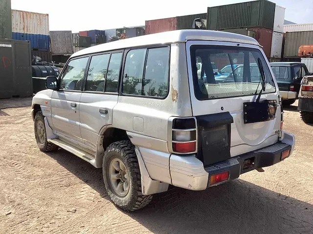 Mitsubishi pajero 4x4 personenauto - afbeelding 9 van  16