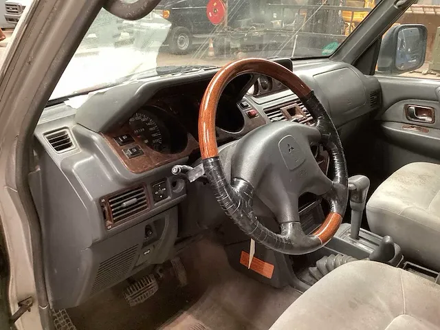 Mitsubishi pajero 4x4 personenauto - afbeelding 12 van  16