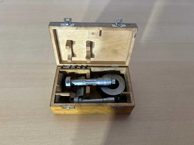 Mitutoyo drie punts binnen micrometer (2x) - afbeelding 1 van  2