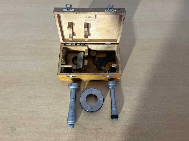 Mitutoyo drie punts binnen micrometer (2x) - afbeelding 2 van  2
