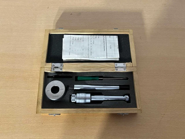 Mitutoyo drie punts binnen micrometer - afbeelding 1 van  3