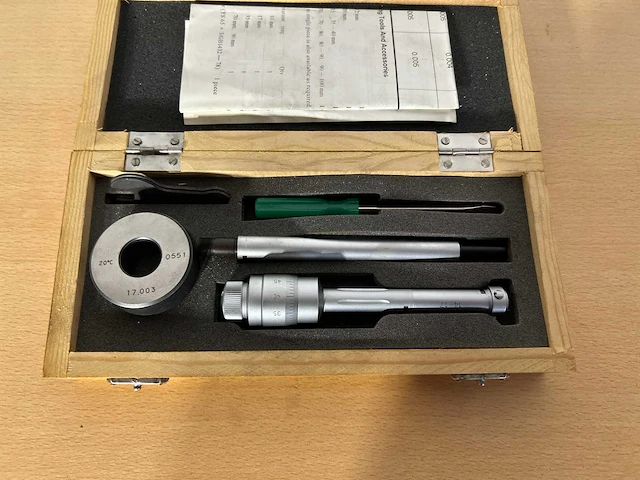 Mitutoyo drie punts binnen micrometer - afbeelding 2 van  3