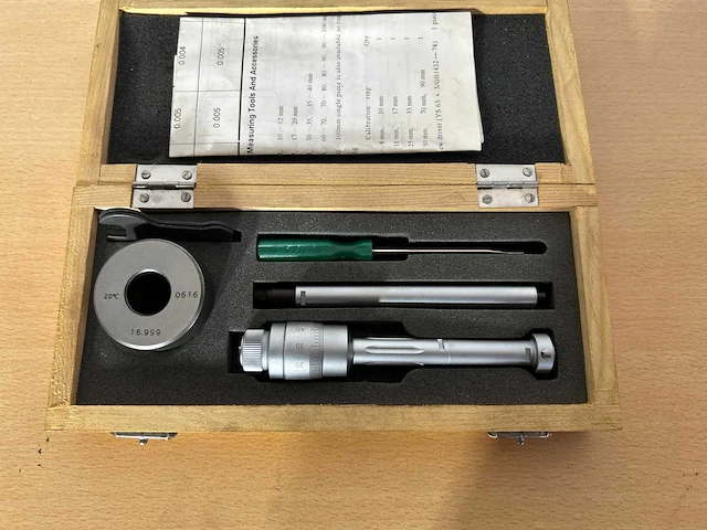 Mitutoyo drie punts binnen micrometer - afbeelding 2 van  3