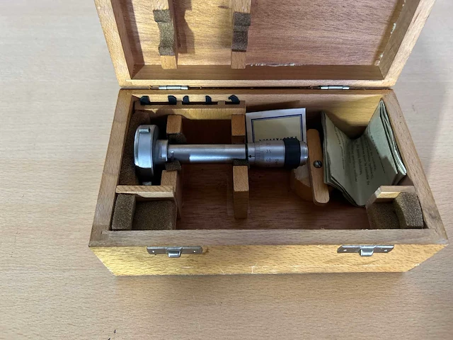 Mitutoyo drie punts binnen micrometer - afbeelding 2 van  3