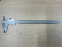 Mitutoyo werkplaatsschuifmaat met noniusaflezing 300mm - afbeelding 1 van  3