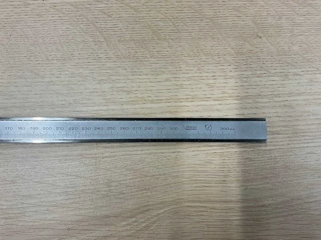 Mitutoyo werkplaatsschuifmaat met noniusaflezing 300mm - afbeelding 3 van  3