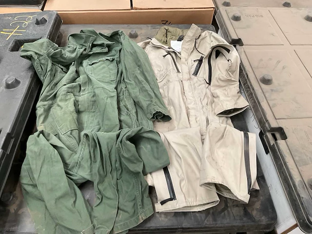 Mix box army clothes - afbeelding 1 van  3