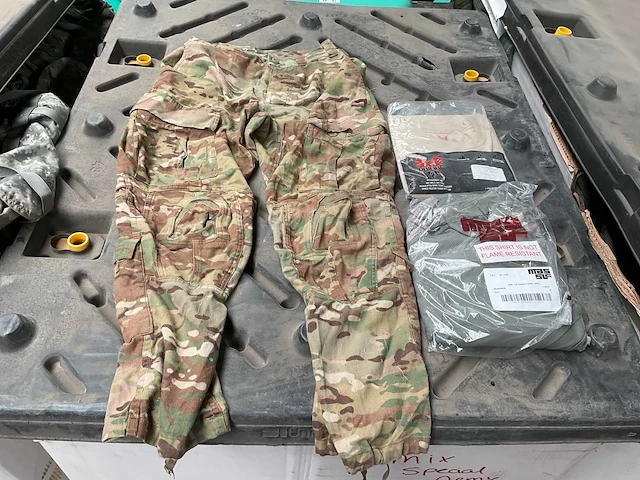 Mix box special army clothes - afbeelding 1 van  4