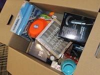 Mix doos met restanten van markt en magazijn - afbeelding 3 van  5