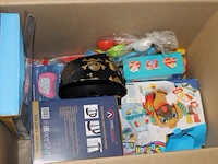 Mix doos met restanten van markt en magazijn - afbeelding 4 van  5