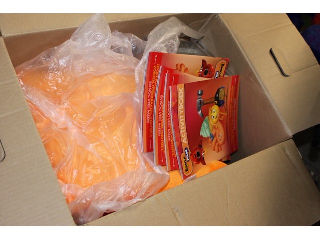 Mix doos met restanten van markt en magazijn - afbeelding 3 van  5