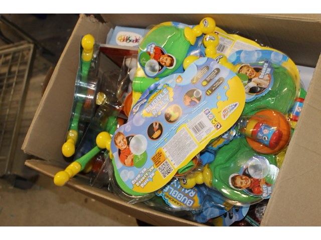 Mix doos met restanten van markt en magazijn - afbeelding 3 van  5