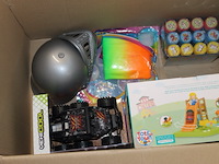 Mix doos met restanten van markt en magazijn