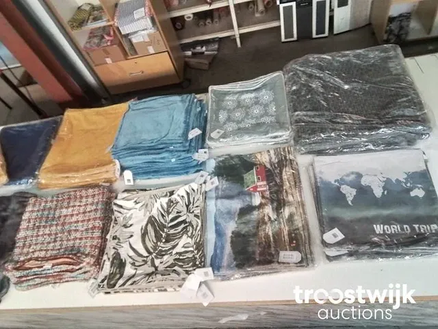 Mix kussenhoes sierkussen 127 stuks nieuw hoofdzakelijk 45x45cm - afbeelding 1 van  10