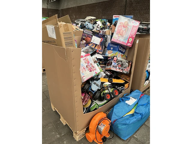 Mix pallet a-merk speelgoed w.o. baby born, carrera, marvel, ravensburger - afbeelding 4 van  12