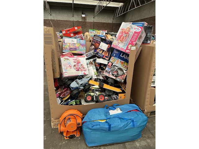 Mix pallet a-merk speelgoed w.o. baby born, carrera, marvel, ravensburger - afbeelding 1 van  12